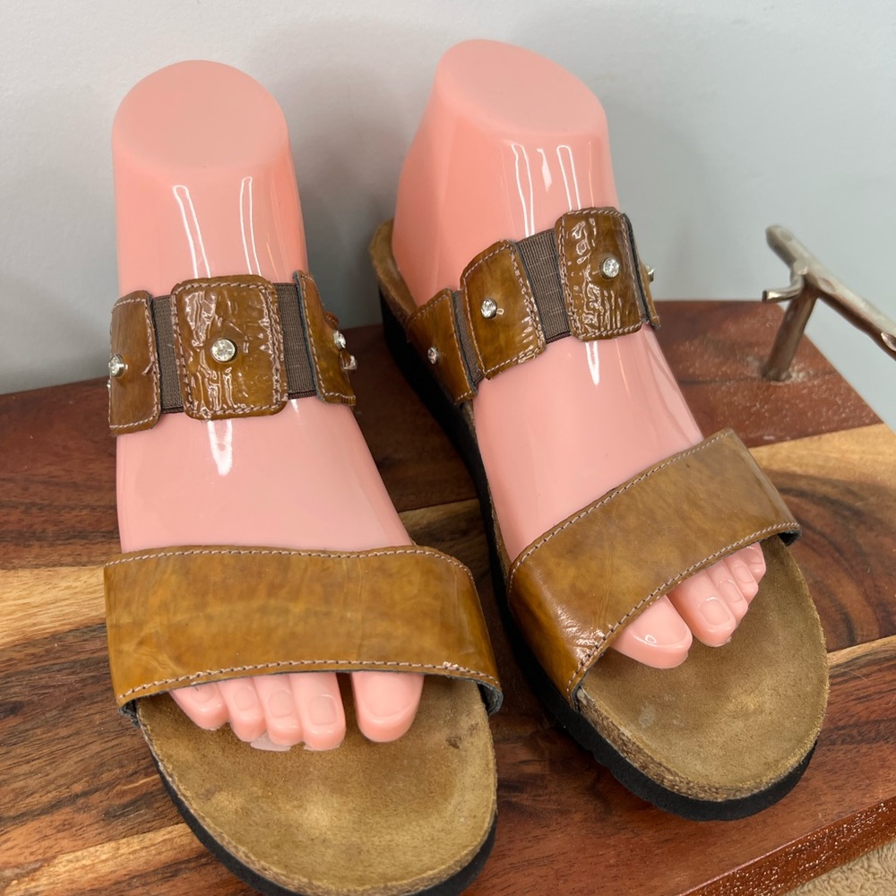Naot Brown Leather Comfort Sandals Women’s Stud Accents US 9 EU 40 - Picture 1 of 8